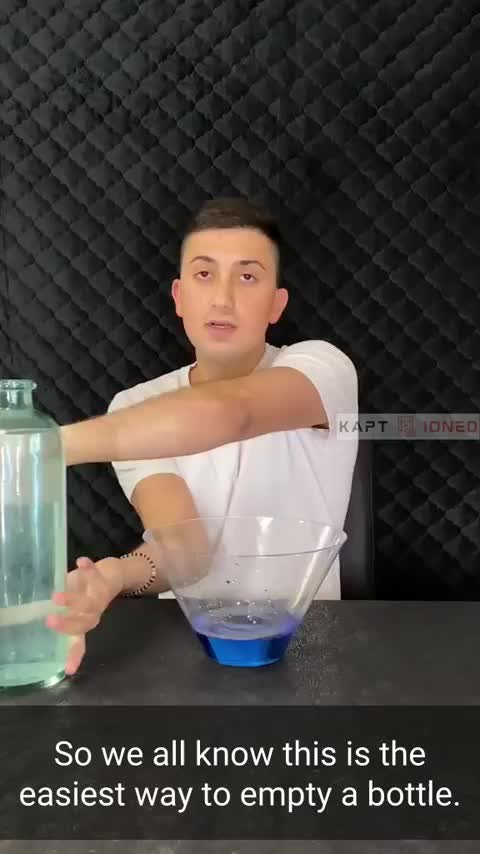 see_serve's tweet photo. The fastest way to fill up a water bottle https://t.co/eHGeREsBbJ