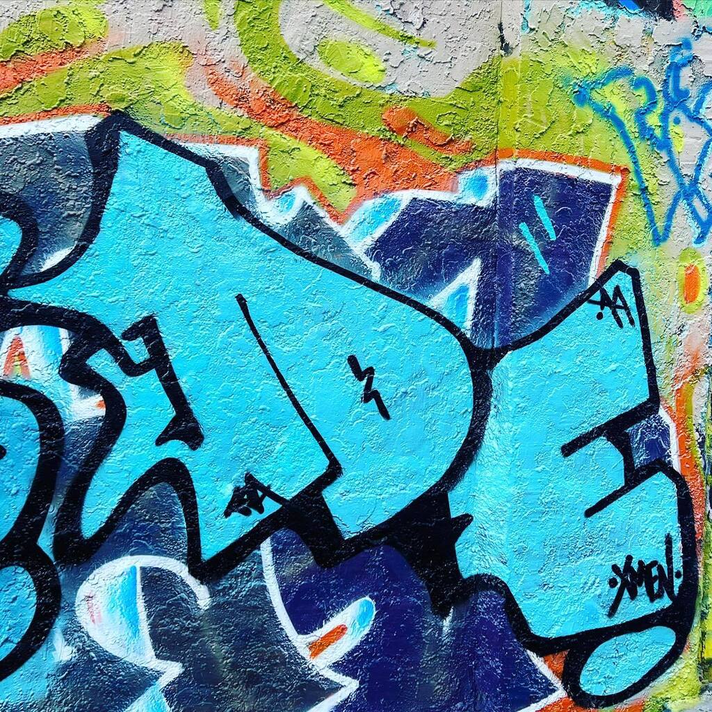 Artissin's tweet photo. Bluishisms . . . #graffiti #throwies #blue #fatcaps #bubbleletters #throwups #fun #adventure #dtsp #citylife #live #love #strive #artissin #xmencrew #ilivegraffiti #aacrew #nycgraffiti #tpacrew https://t.co/cQcvA4uWPl https://t.co/mcQMkKrGgK