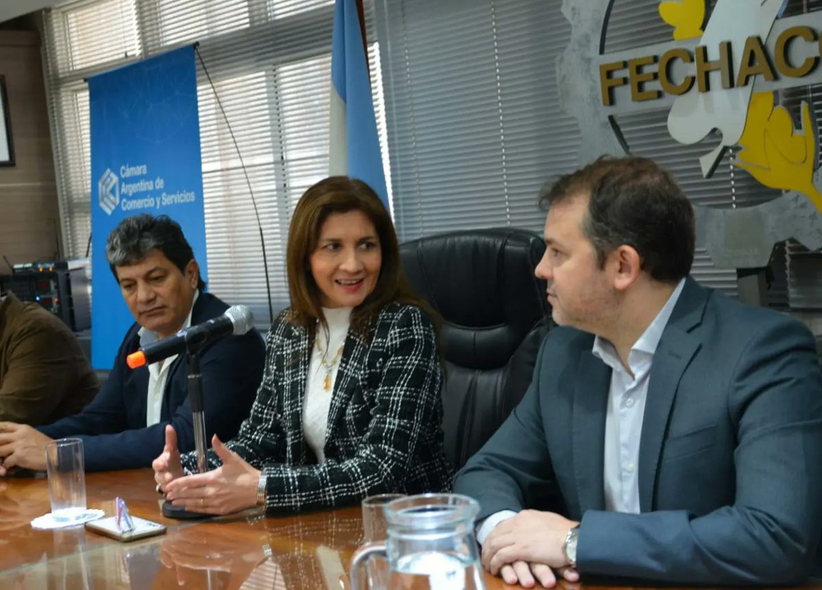 fechacochaco's tweet photo. #CharlaInformativa | Autoridades de #FECHACO y de cámaras de comercio asociadas, recibieron al Director Nacional de Coordinación de los Regímenes de la Seguridad Social, dependiente del Ministerio de @MinTrabajoAR, Eduardo Lépore, en nuestra sede institucional.

#Pymes #Empleo https://t.co/x9gO9ym02u