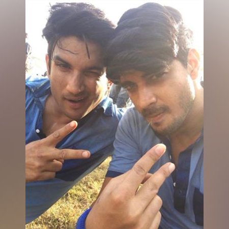 Oneindia's tweet photo. Tahir Raj Bhasin marks 3 years of 'Chhichhore' with heartfelt post remembering Sushant Singh Rajput
#TahirRajBhasin #SushantSinghRajput #Chhichhore #3YearsOfChhichhore https://t.co/x3bvwWAULr