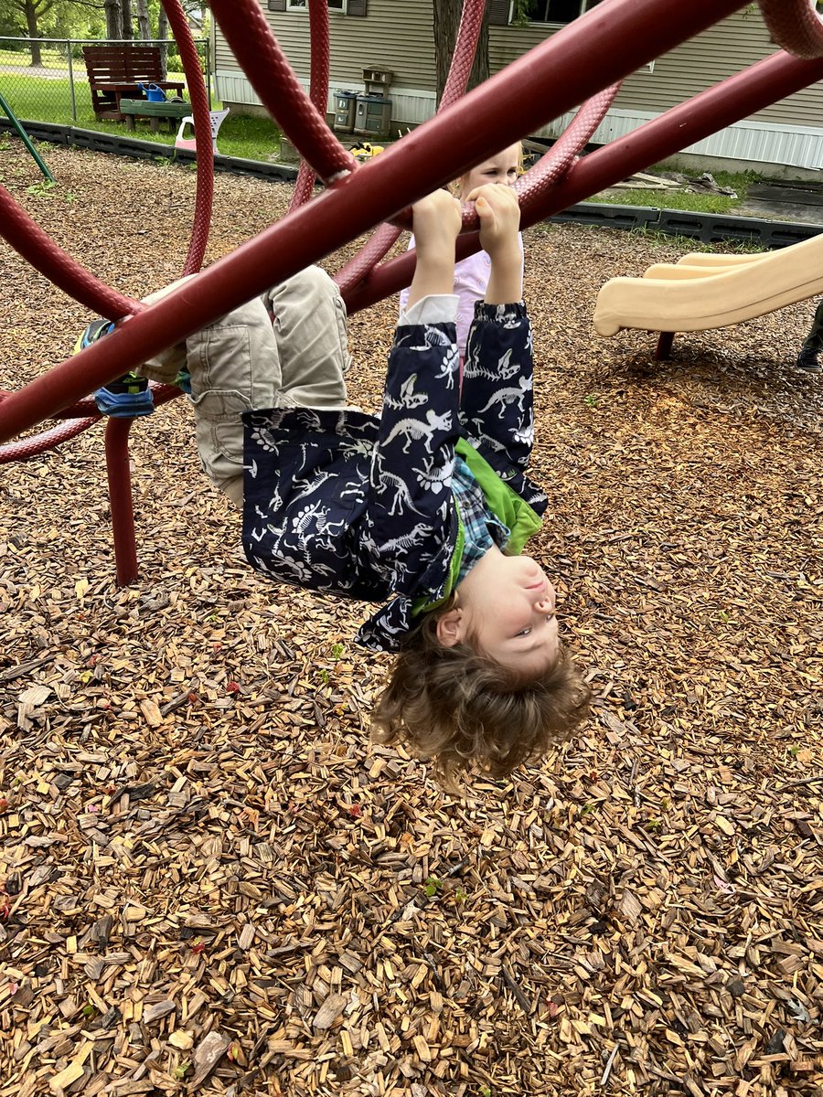 SCSVTPREK's tweet photo. A wonderful first day at SCS Preschool! The children engaged in so much active play and are quickly forging new friendships. #cvsdvt #scslearns https://t.co/1aG8IXacGJ