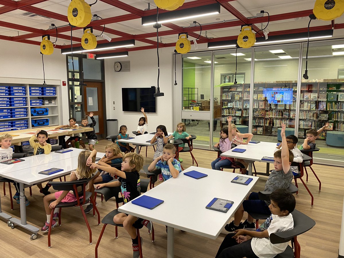 First STEM boot camp in the new STEM space <a href="/CountrysideD220/">Countryside Elementary</a>!! #webelong220 <a href="/barrington220/">Barrington 220</a>