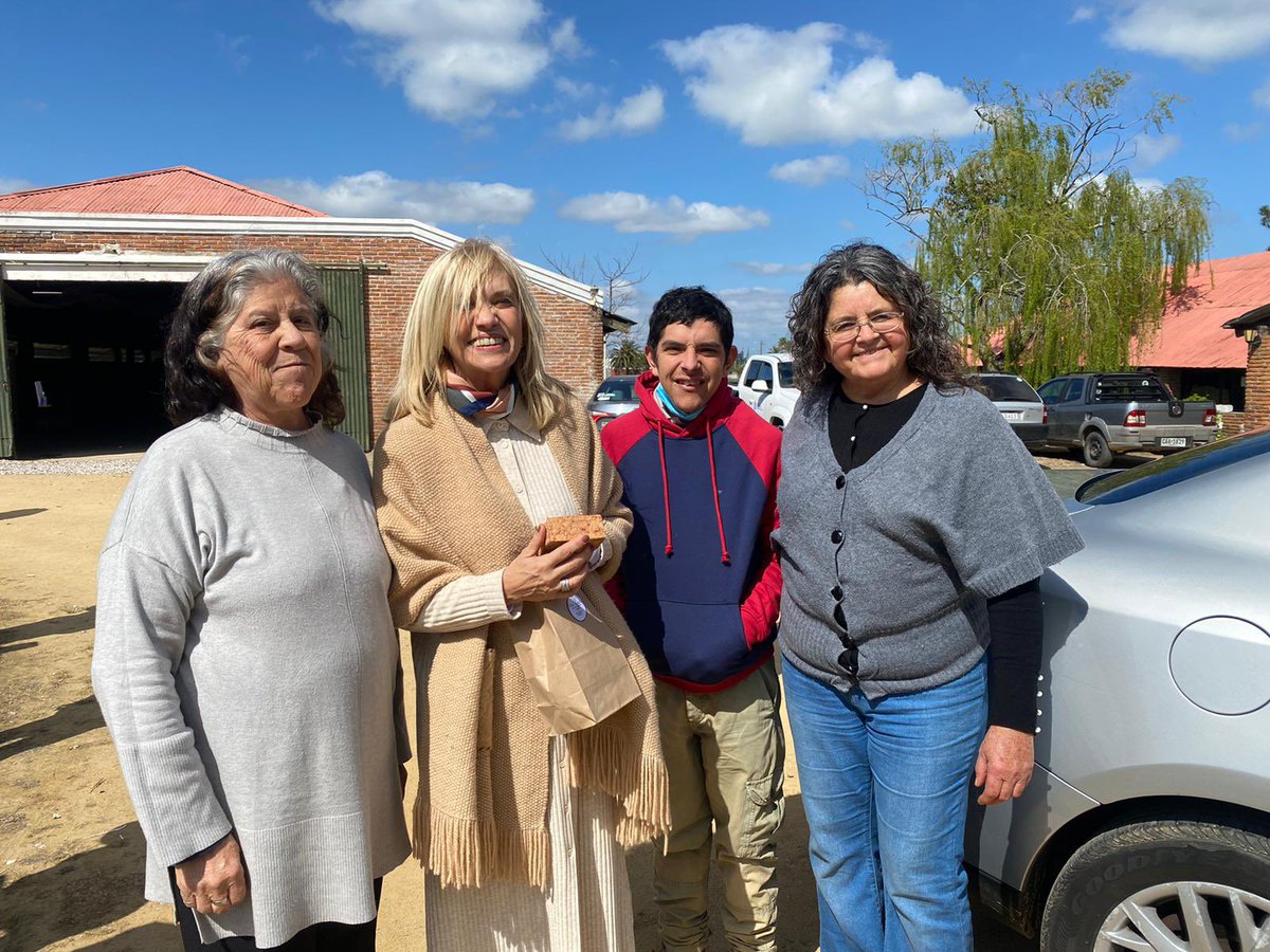 beatrizargimon's tweet photo. En la Sociedad Agropecuaria de Rocha, participando del lanzamiento de la Zafra Ovina 2022-2023 🐑

Sabemos del valor productivo, social y cultural que tiene el rubro ovino en nuestro país, en ese sentido, continuaremos trabajando para su desarrollo nacional e internacional. https://t.co/b6k8LayWOI