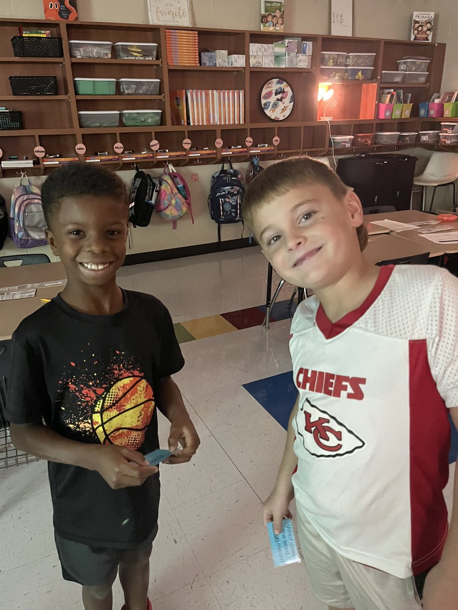 MsLaney_2nd's tweet photo. Today we used the quiz quiz trade strategy to help us learn about Francis Bellamy and The Pledge of Allegiance! 😁🇺🇸 #WestWildcats https://t.co/Y4SfNyA5bT