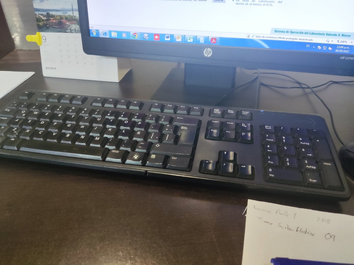 Dreyte18's tweet photo. #CÓDIGOFEST viviendolo escondiendome en el trabajo https://t.co/qqhb0X2zQk
