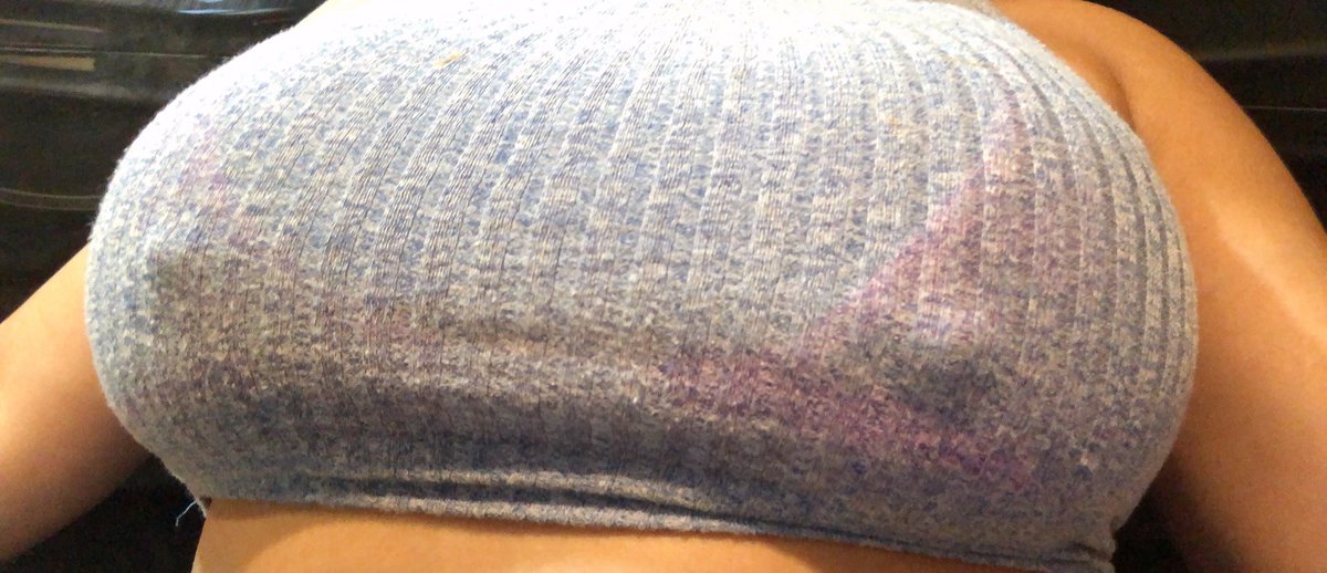 Dale me gusta y Rt si quieres que alze la blusa🤭😳
