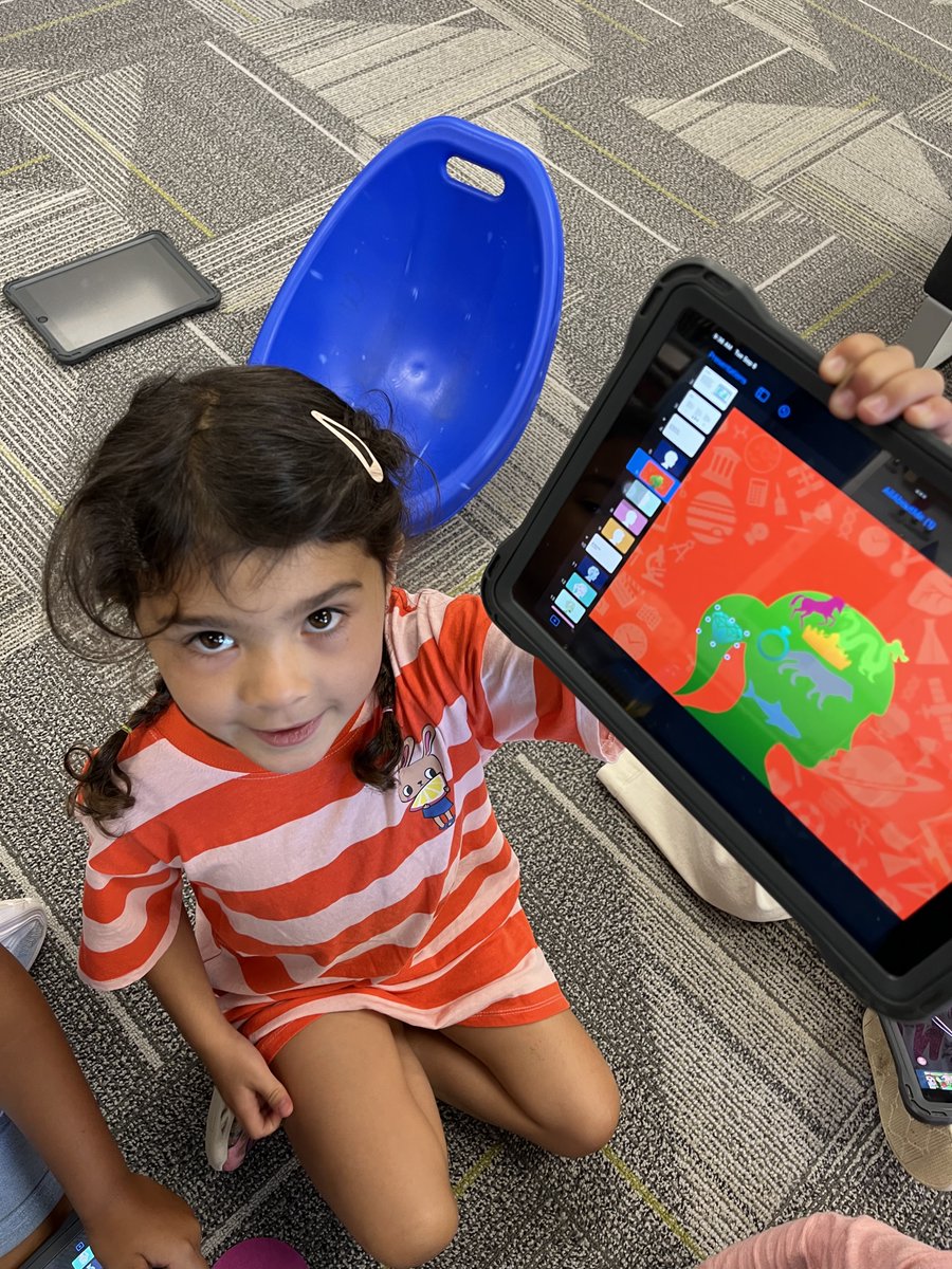 WesCucchDCE's tweet photo. Today we created our All About Me Keynote projects.  We learned how to find, switch colors and resize shapes today. #AppleEduCommunity #EverestPride https://t.co/pJPJRmjowW
