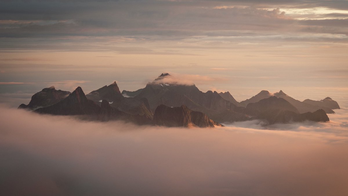 sabbaticalsteph's tweet photo. Good morning from above the clouds https://t.co/jTrJvuzZej