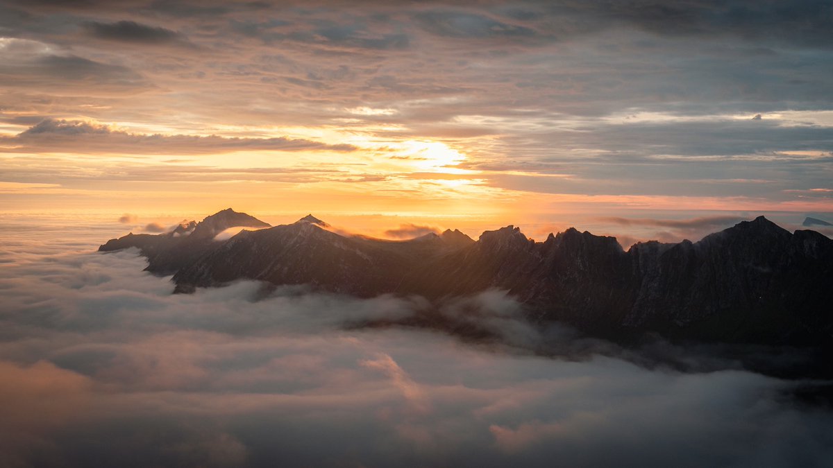sabbaticalsteph's tweet photo. Good morning from above the clouds https://t.co/jTrJvuzZej