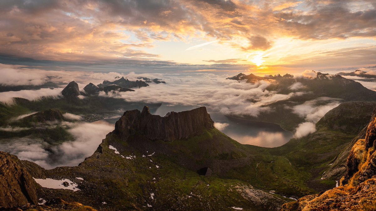 sabbaticalsteph's tweet photo. Good morning from above the clouds https://t.co/jTrJvuzZej