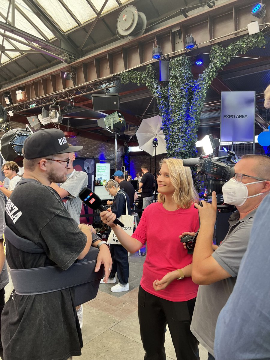 Stephan Schilling🎙🔊 (@s_chill_ing) on Twitter photo @vdfestival is back, alright! Toller Start mit über 20 Presseterminen am ersten Veranstaltungstag und locker über 150 Millionen Social Media Follower:innen🚀 cc <a href="/HerrMaderner/">Lukas Maderner</a> @vdfestival is back, alright! Toller Start mit über 20 Presseterminen am ersten Veranstaltungstag und locker über 150 Millionen Social Media Follower:innen🚀 cc <a href="/HerrMaderner/">Lukas Maderner</a>