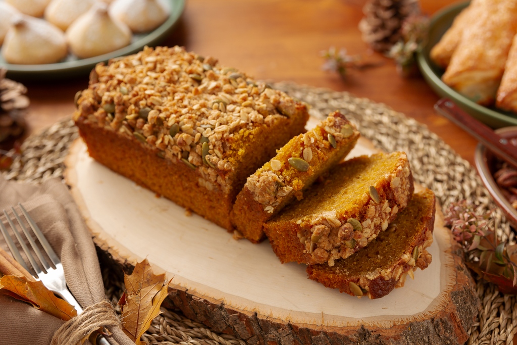 Pumpkin spice season will never be the same. Pumpkin Crumb Loaf is now available for shipping nationwide.🧡
l8r.it/oNce