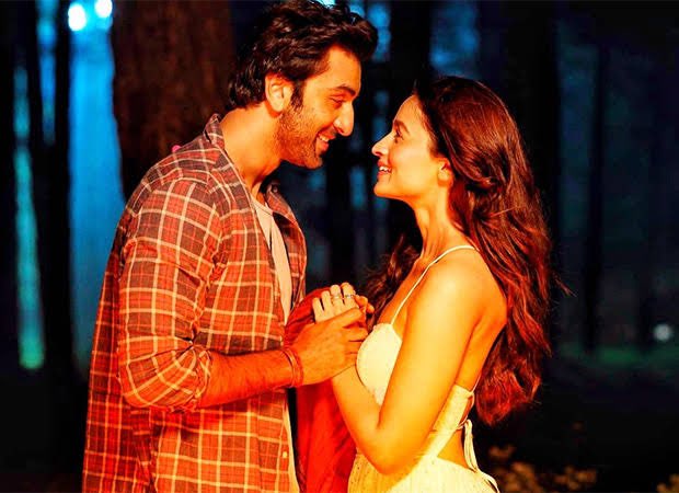 BollywoodBuddie's tweet photo. #Exclusive #BoxOffice Report
#RanbirKapoor &amp; #AliaBhatt Starrer #Brahmastra    Creates Havoc At Box Office In Advances,All Post Pandemic Records Set To Be Shattered! #KaranJohar #AmitabhBachchan #ShahRukhKhan #SRK #BoycottBramhashtra #BoycottBollywood https://t.co/hU9LxdVEMg