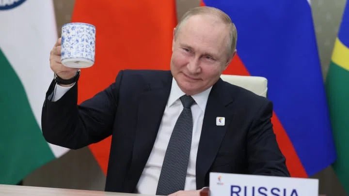 InsiderEng's tweet photo. Financing Putin’s war: 
The EU has paid Kremlin more than 87.5 billion euros for fossil fuels since the beginning of the war in Ukraine. 
This amounts to half of Russia's national income, according to the independent organization CREA (Center for Energy and Clean Air Research). https://t.co/zftDPwR0OX