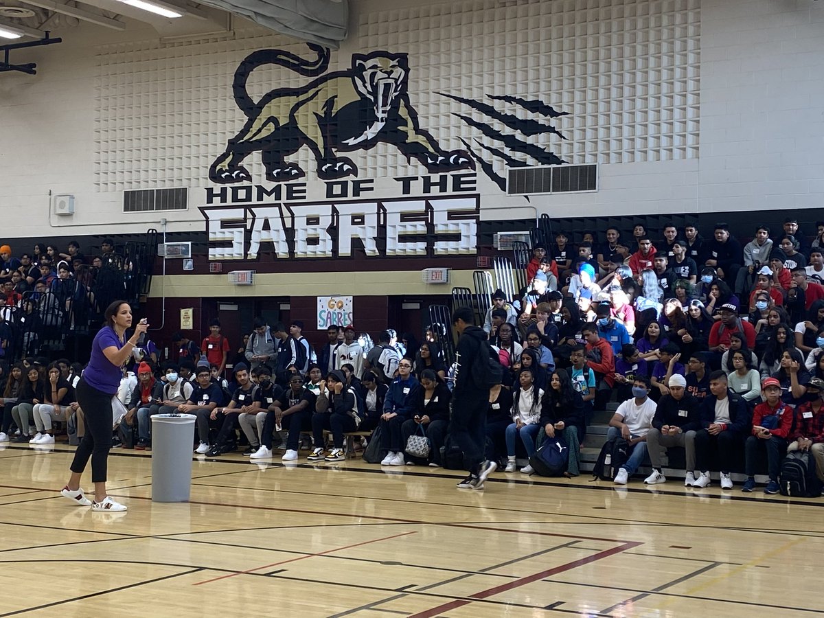 SandalwoodH_SS's tweet photo. SHSS Link Crew Grade 9 Orientation Day-Class of 2026 @CAMascherin @PDSBDirector #classof2026 #peelfirstday https://t.co/OXhrxWkKzh
