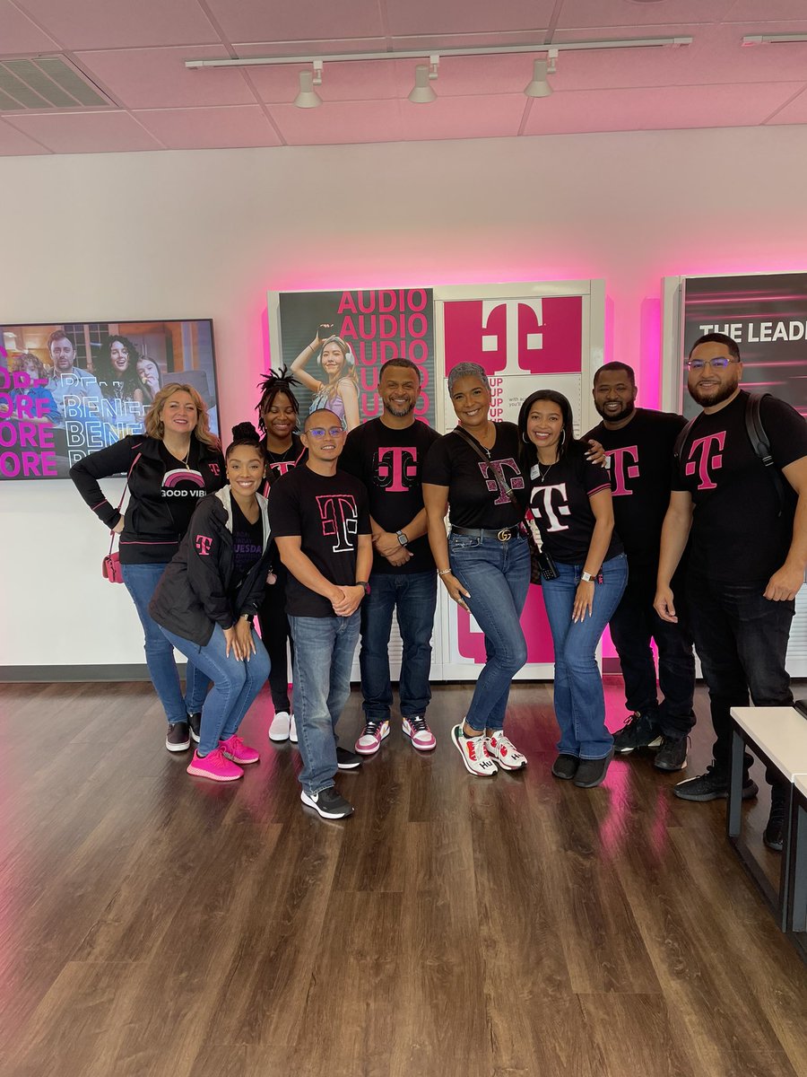 OliviaPopeOfTMobile tweet media