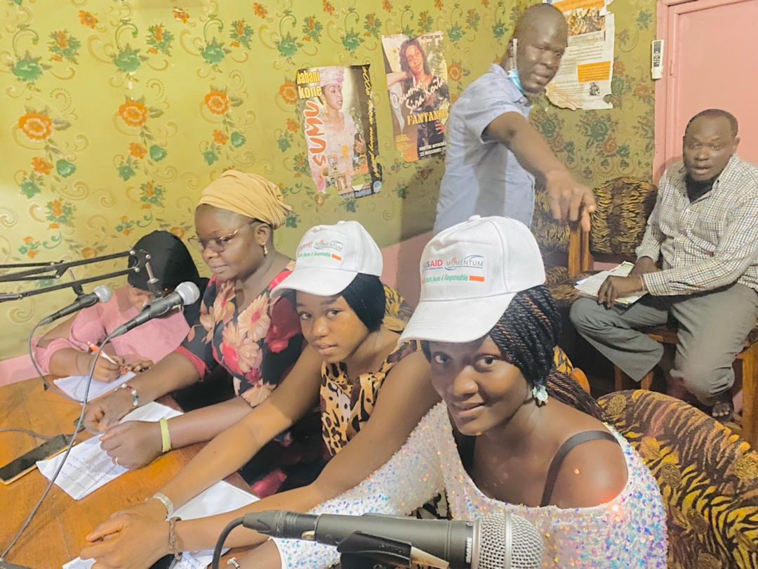 Ibrahim04980907's tweet photo. Toujours dans le cadre de la réalisation de nos activités en cours avc PSI-Mali du projet Momentum.Une émission radio est prévu ce soir de 17h-18h sur les IST en Milieu Jeunes,a la radio voix des jeunes  (91.8Mhz) qui sera animé par les JA et Les JV.
#JASRPF
#Momentum 
#PSI_MALI https://t.co/1ZNAnKLg7D