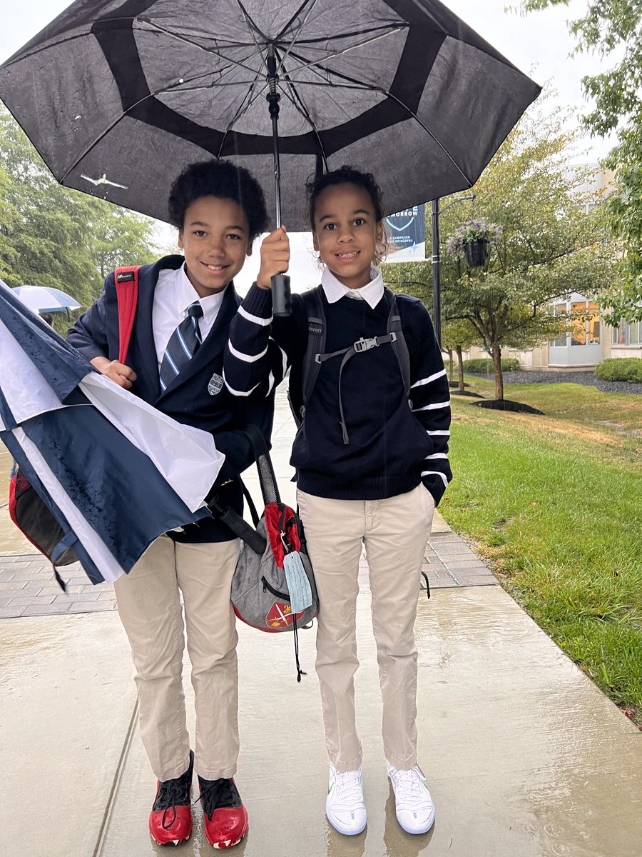 Ea1785's tweet photo. Despite a very rainy morning, there were smiles and laughter abound for @ea_middle and Upper School students' opening day. Welcome back, EA! #EAFirstDay https://t.co/08XF143rrt
