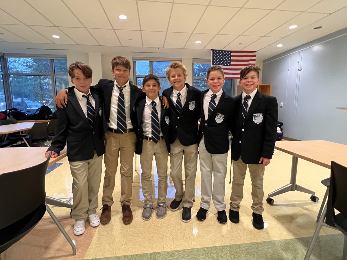 Ea1785's tweet photo. Despite a very rainy morning, there were smiles and laughter abound for @ea_middle and Upper School students' opening day. Welcome back, EA! #EAFirstDay https://t.co/08XF143rrt