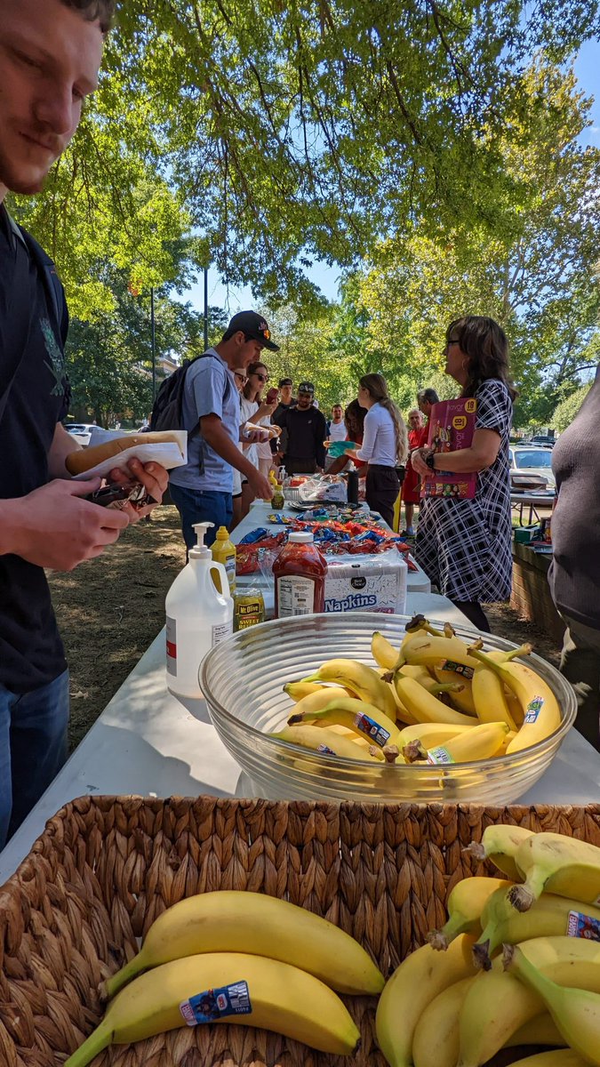 pittstatekelce's tweet photo. Come out to the Kelce lawn for our welcome back picnic! We’re here till 12:30! https://t.co/aF8RRNgcaM