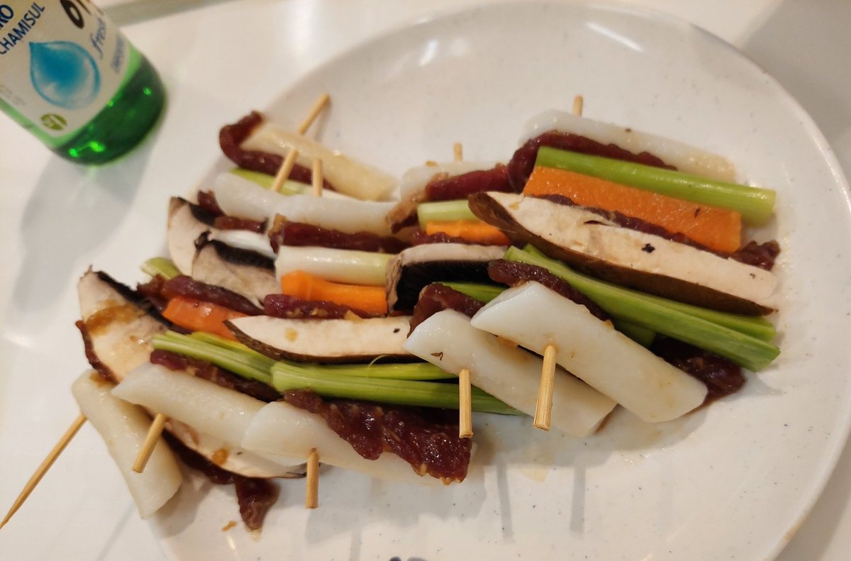 dc_dystopia's tweet photo. My cooking journey continues, i wasn't sure I will have the time and money for it but for once luck was on my side so here is another thread of food photos 😂
2nd semester - lesson 1: 떡산적 https://t.co/312QdztCJv