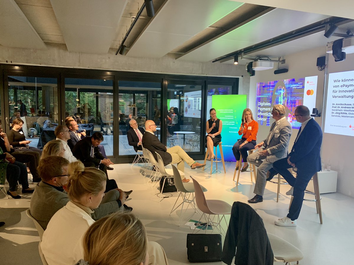 PUBLIC Deutschland (@public_germany) on Twitter photo Vielen Dank für die offenen Worte und die rege Diskussion an <a href="/MeyerFalcke/">Andreas Meyer-Falcke</a> (CIO NRW), Annika Busse (Stellv. CIO HH) und Thorsten Klein (<a href="/MastercardDE/">MastercardDE</a>); danke an unsere Kollegin @ViktoriaGrzymek für die Moderation sowie an alle Gäste! #epayment0609 Vielen Dank für die offenen Worte und die rege Diskussion an <a href="/MeyerFalcke/">Andreas Meyer-Falcke</a> (CIO NRW), Annika Busse (Stellv. CIO HH) und Thorsten Klein (<a href="/MastercardDE/">MastercardDE</a>); danke an unsere Kollegin @ViktoriaGrzymek für die Moderation sowie an alle Gäste! #epayment0609