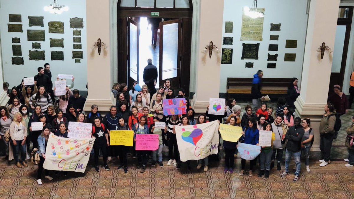 hector_gay's tweet photo. Recibí a varias familias que marcharon esta mañana para exigir que no se vulneren los derechos de las personas en situación de discapacidad. 

El país atraviesa un momento complejo, pero es inaceptable que el costo lo pague una de las áreas más vulnerables de nuestra sociedad. https://t.co/5oME9SWxVH