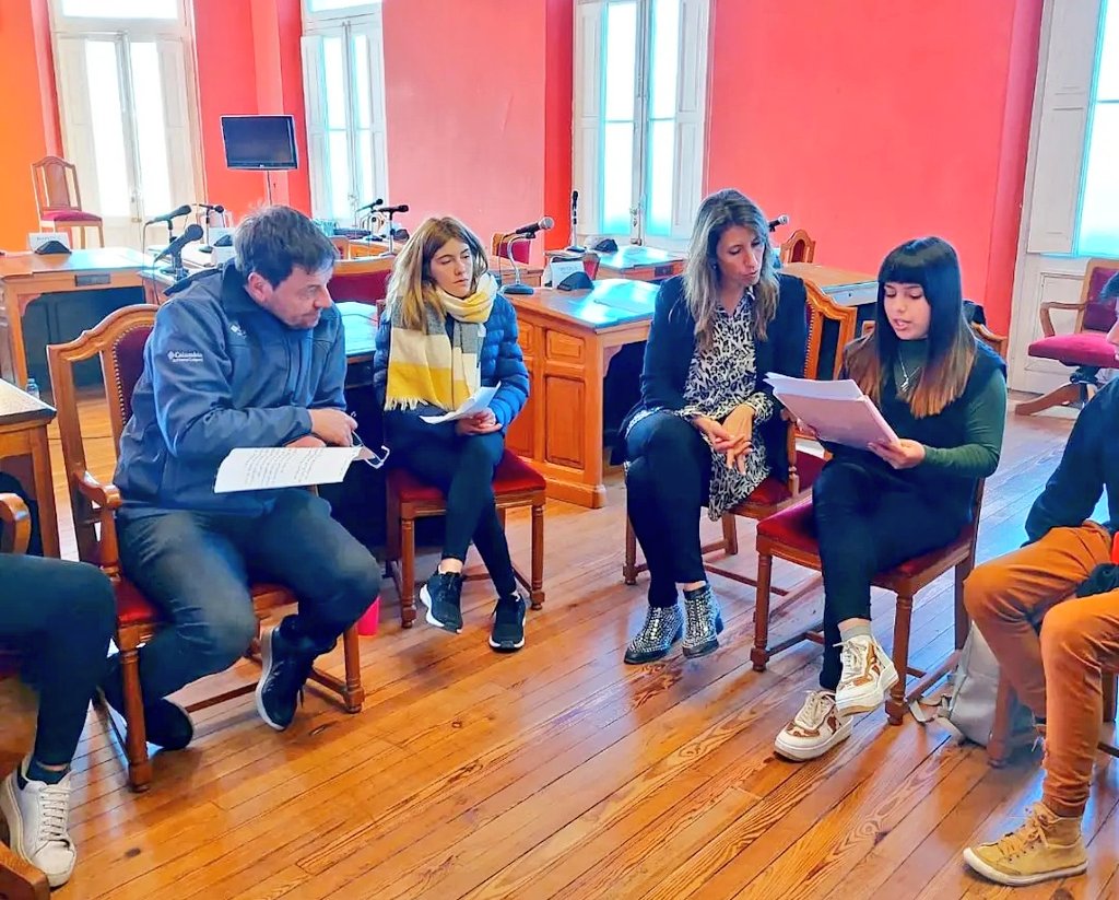 vikimuffarotto's tweet photo. #ConcejoDeliberanteEstudiantil🏛

🗓Hoy estuvimos reunidos en un nuevo encuentro del Concejo Deliberante Estudiantil.

👨‍🦱🙋🏻‍♀️🙎‍♀️🧑🏼‍🦰
Debatimos sobre muchos proyectos que nuestros concejales estudiantiles vienen trabajando.

@TodosJunin https://t.co/R0WmkPbAAC