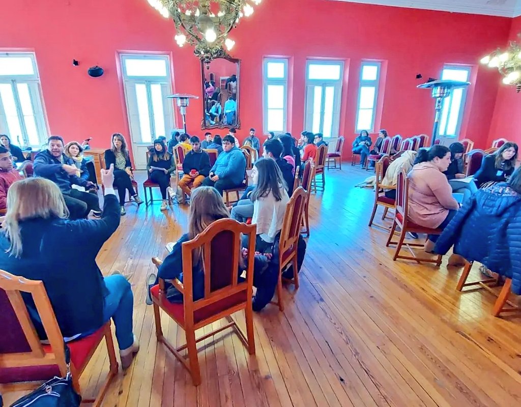 #ConcejoDeliberanteEstudiantil🏛

🗓Hoy estuvimos reunidos en un nuevo encuentro del Concejo Deliberante Estudiantil.

👨‍🦱🙋🏻‍♀️🙎‍♀️🧑🏼‍🦰
Debatimos sobre muchos proyectos que nuestros concejales estudiantiles vienen trabajando.

@TodosJunin