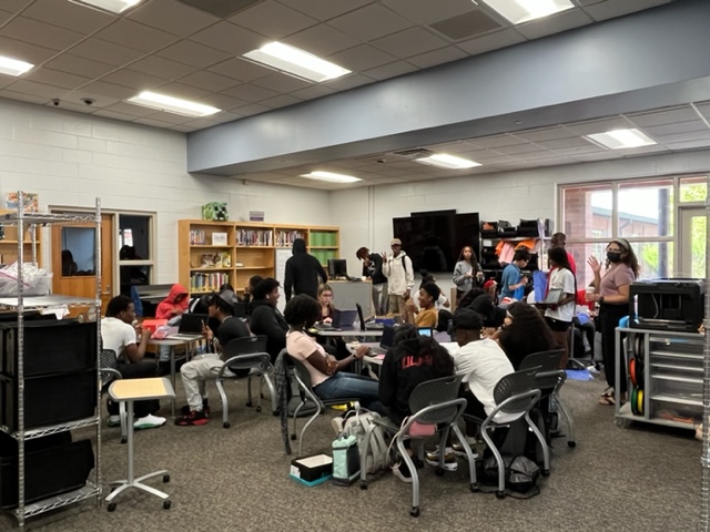 Ms. Tavarez's class has come back for round 2 at our library's makerspace. Their diorama projects are looking fabulous. #designthinking #Blazermakerlife #makersgonnamake <a href="/DrBrendaMack/">DrMack</a> @msmilatavarez <a href="/MsKing_RVHSLib/">Aria King, SLIS</a> <a href="/LikelyLibrarian/">Andrea Harmon</a> <a href="/TheSparkle8/">Ellen Harrison</a> @msculbertson_RV @JeanPorterNich1