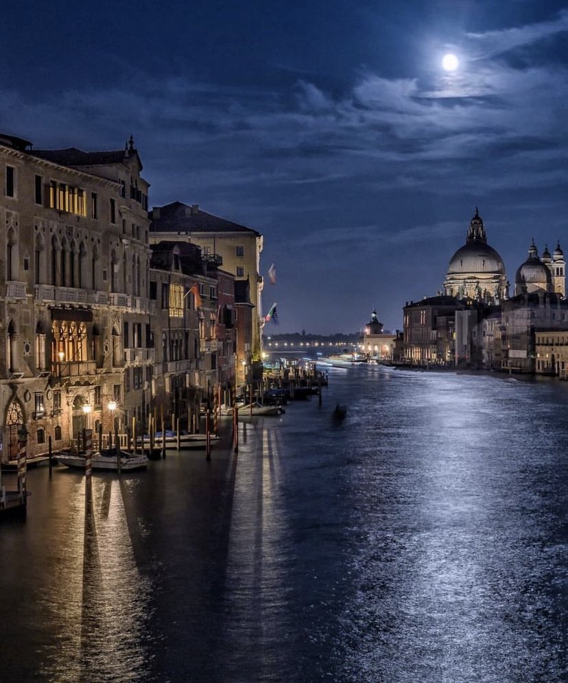 evrenseImerak's tweet photo. 🇮🇹Venedik'te gece https://t.co/oYjNDxJuQD
