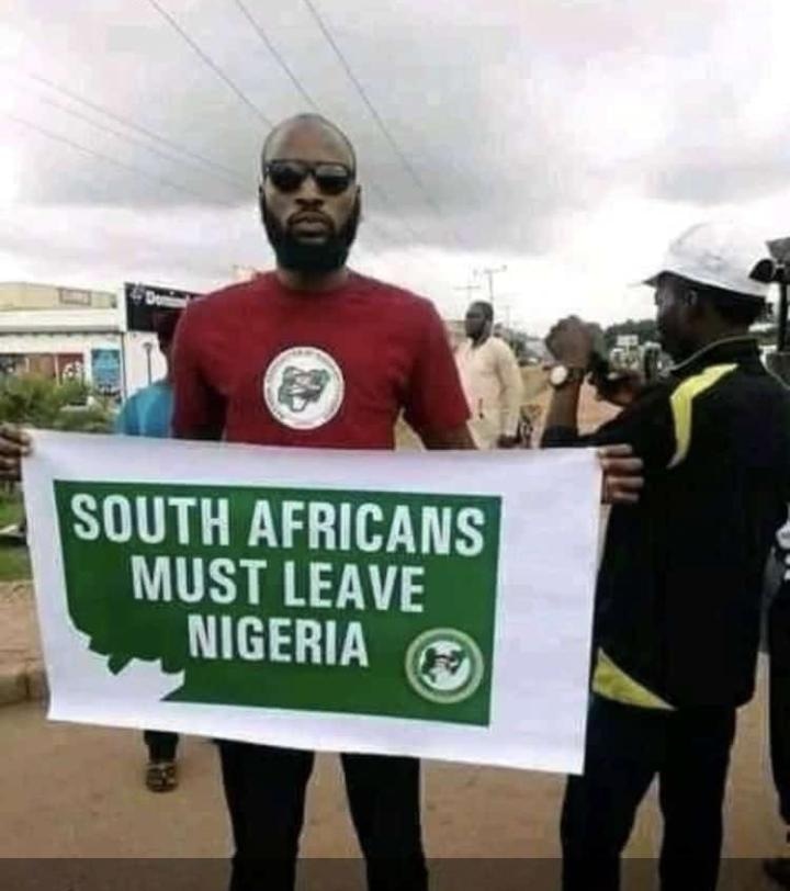 7lhogiMosime's tweet photo. Oh is it?? Okay then come collect your fellow Nigerian brothers and sisters in S.A...Le nagana le nkga monate lona julle tlwerrr https://t.co/0cDvT54WMA