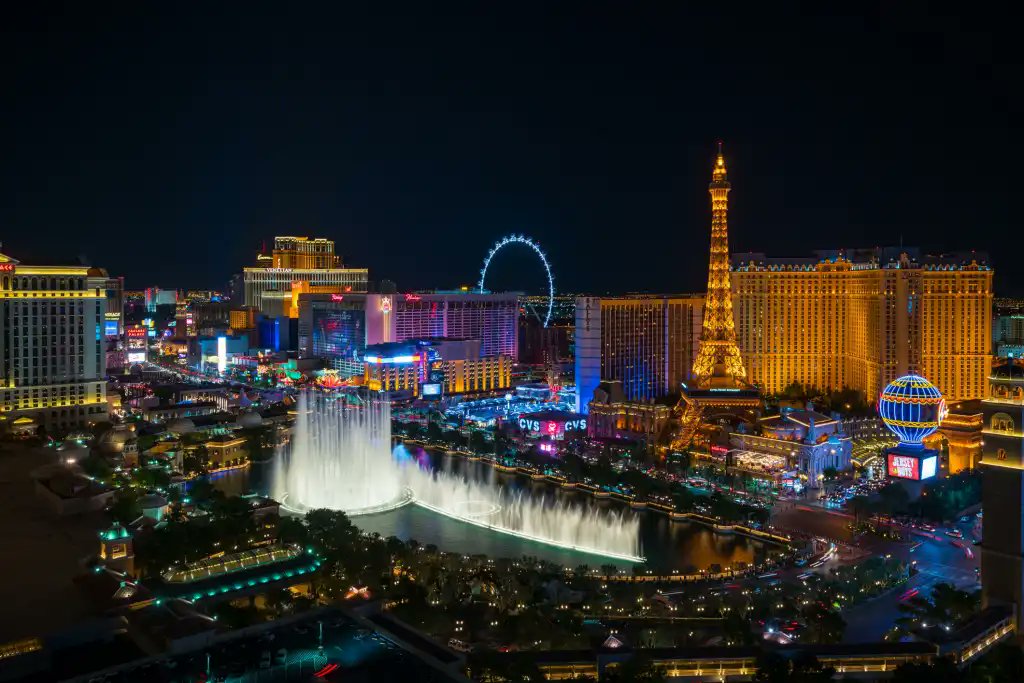 Audcomp's tweet photo. Las Vegas' CIO is helping to drive tourism with tech. Want to try an autonomous taxi? Vegas has 74. https://t.co/RCuGsh0TjS #CIO https://t.co/HdOTzC6mz3