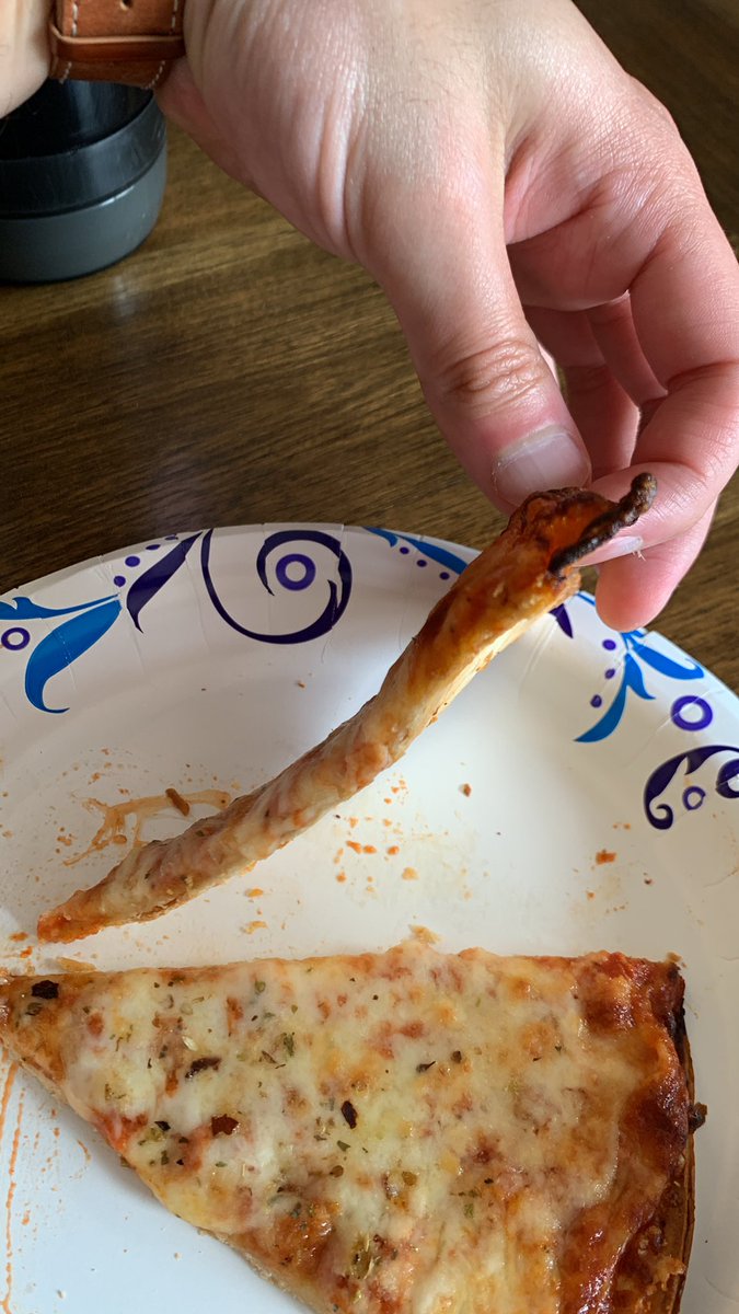 AndrewGarcia02's tweet photo. @stoolpresidente when did your one bite frozen pizza turn into jacks? You got cheap and started to skimp on the crust which was the only positive to begin with. 2/10. https://t.co/q0TQNaKnBe