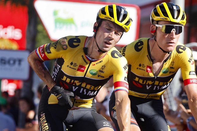 ElMaillot_'s tweet photo. 👊 En una temporada de obstáculos y lesiones, ha ganado Paris-Nice, Dauphiné, ha sido clave en la victoria de su equipo en el Tour y está peleando #LaVuelta22 hasta la extenuación

❤ Un 𝐂𝐈𝐂𝐋𝐈𝐒𝐓𝐀 de los pies a la cabeza

💪 Mucha fuerza, @rogla https://t.co/RngZvCFmbM