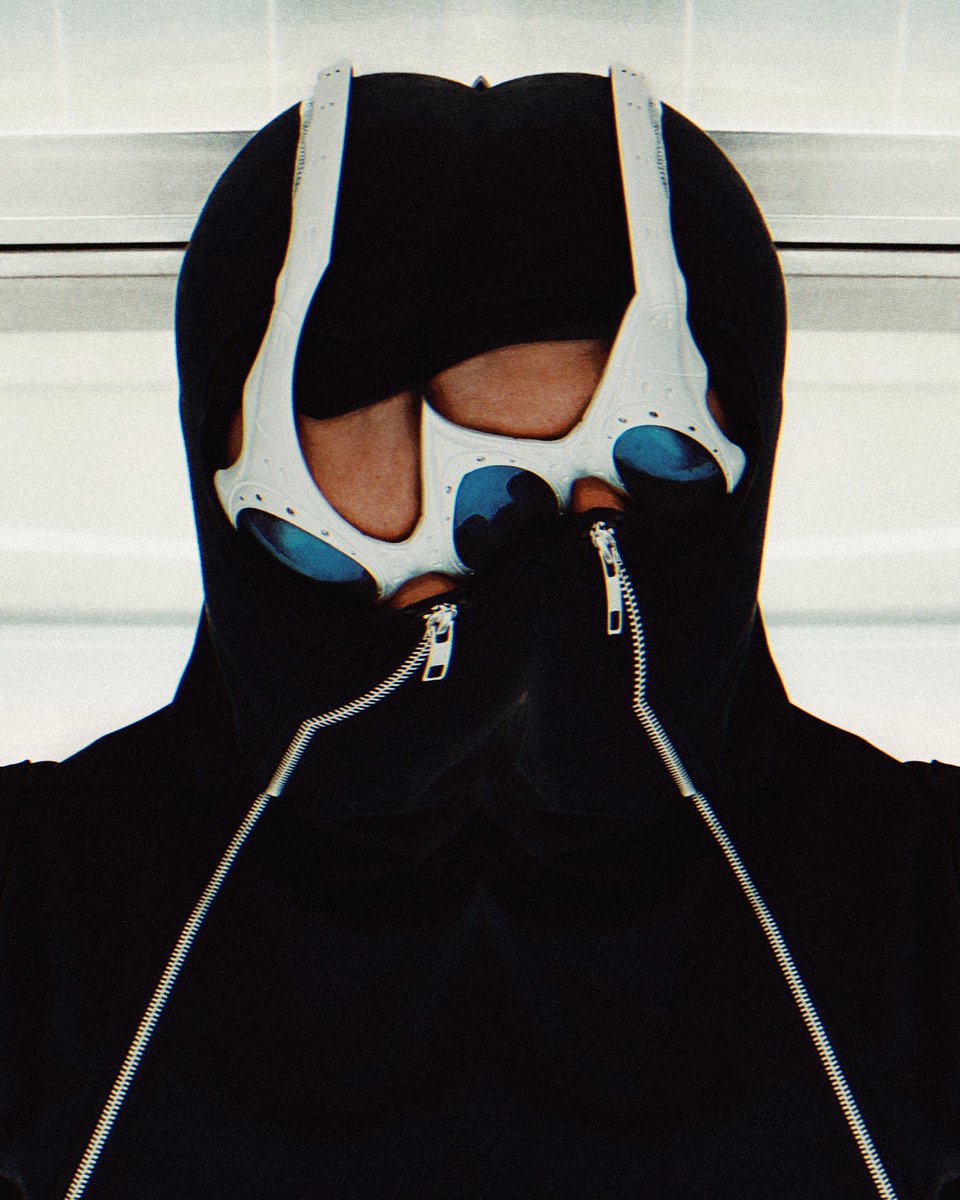 modsiwW's tweet photo. Took these yesterday. The iconic Oakley Over The Tops styled with the iconic AW1996 Issey Miyake bomber. https://t.co/R4c9btazsB