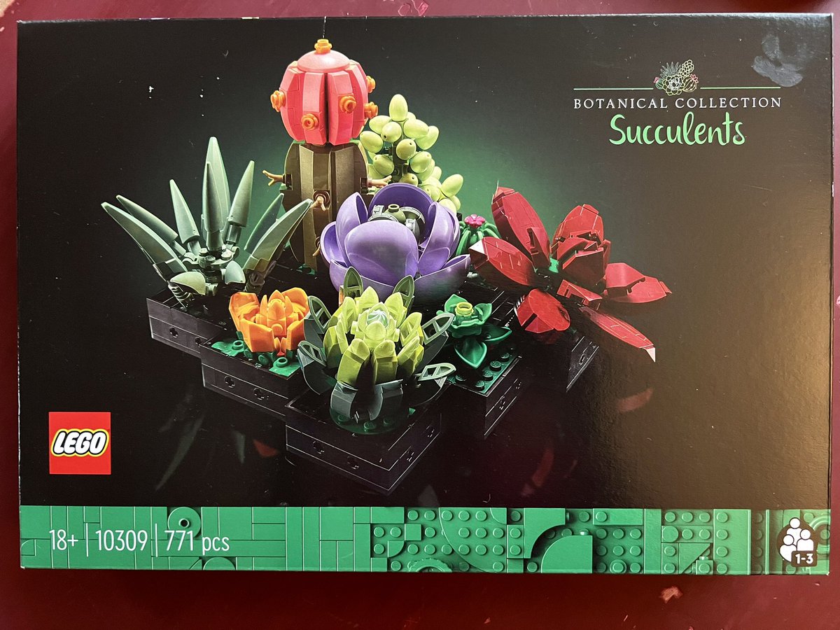 sarahcrabtreee's tweet photo. Geek alert!
#LEGO build is imminent 🧡
#legogeek @LEGO_Group https://t.co/abZwWtnzEy