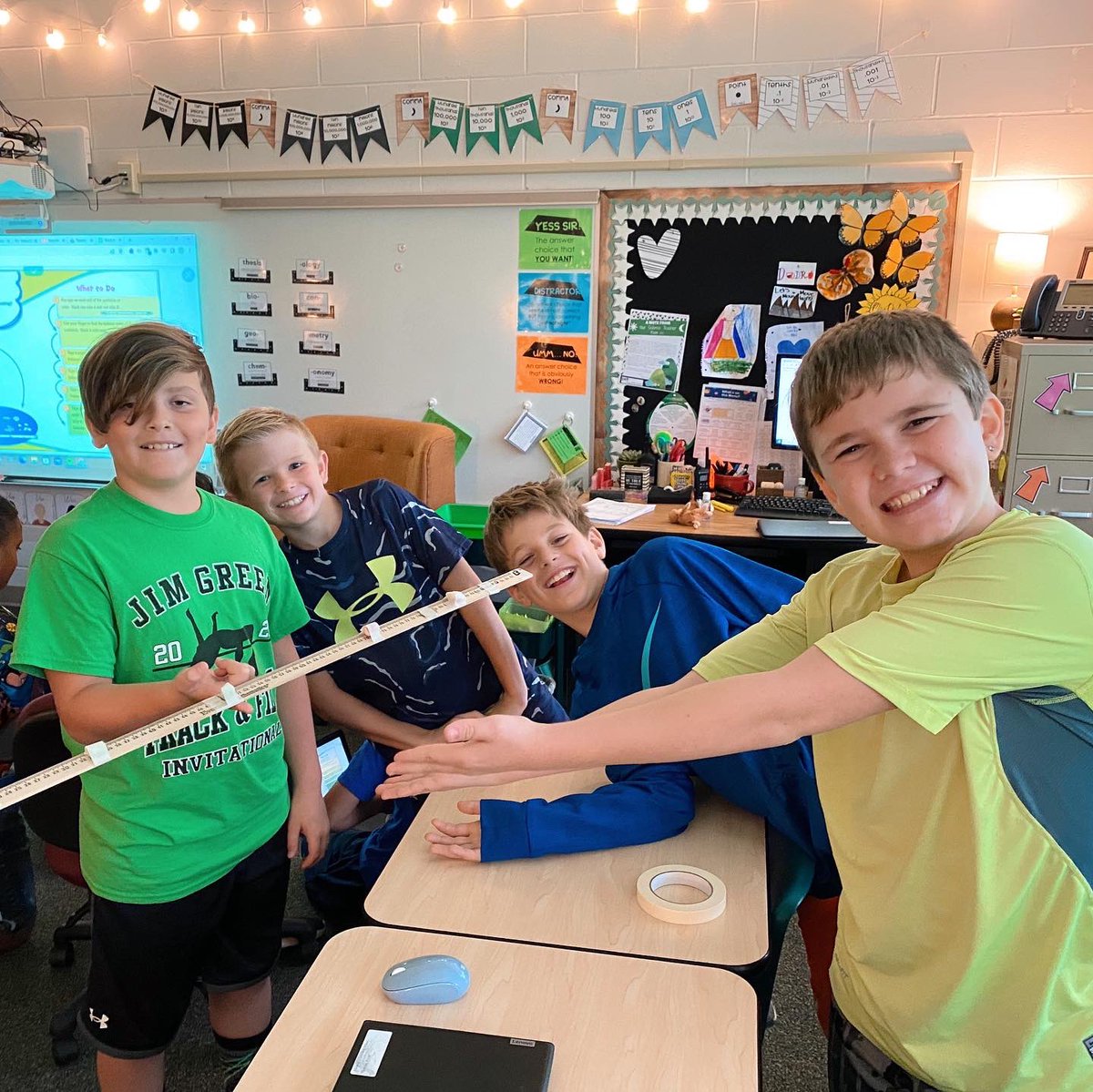 miss_dudra's tweet image. Today in Science we learned about the balance needed within ecosystems. We created our own balances to see how easily the balance can be affected! We all play a big part in keeping the Earth balanced and a successful place for all creatures to live! 🌎⚖️ #modelmustangs