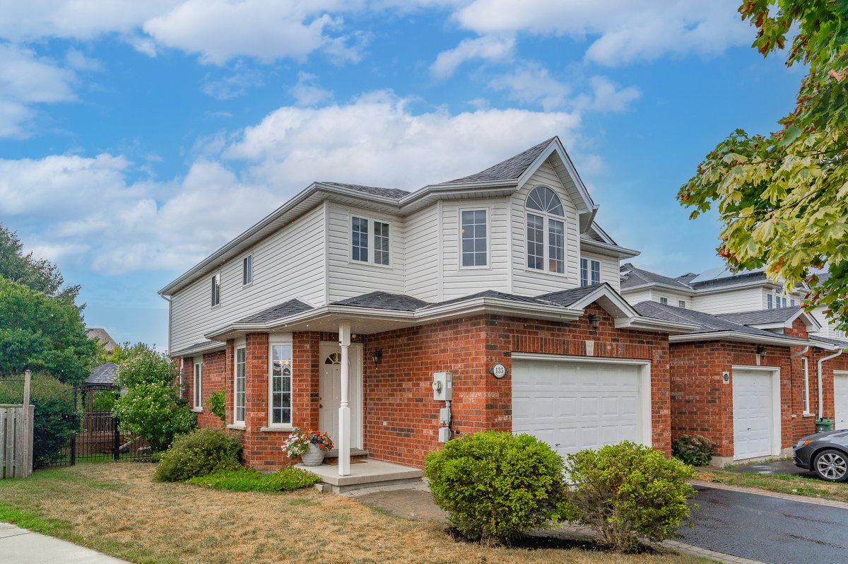 StacpooleArnold's tweet photo. SOLD 🏡🎉 135 Gosling Gardens, #Guelph 

Congrats to our awesome clients on the sale of their #Clairfields townhome! Thank you for trusting us with this important life moment!

Listed with Brandon Leonard
#GuelphRealEstate #GuelphRealtor https://t.co/vwIiX5RYwy