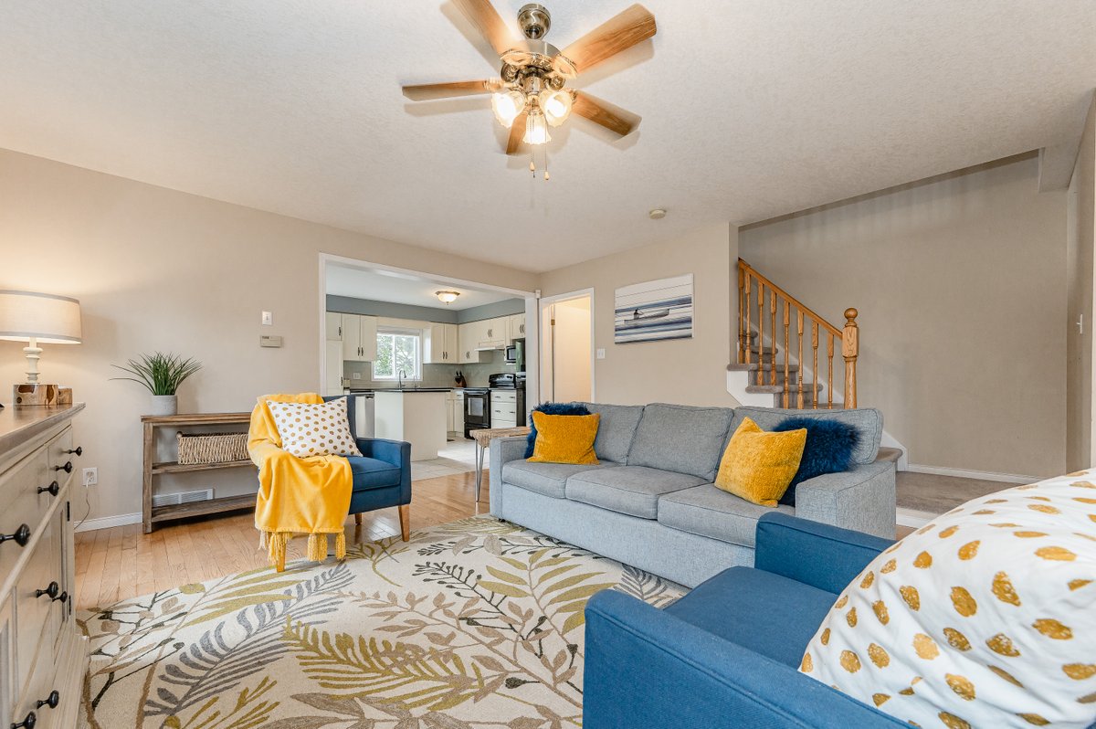 StacpooleArnold's tweet photo. SOLD 🏡🎉 135 Gosling Gardens, #Guelph 

Congrats to our awesome clients on the sale of their #Clairfields townhome! Thank you for trusting us with this important life moment!

Listed with Brandon Leonard
#GuelphRealEstate #GuelphRealtor https://t.co/vwIiX5RYwy
