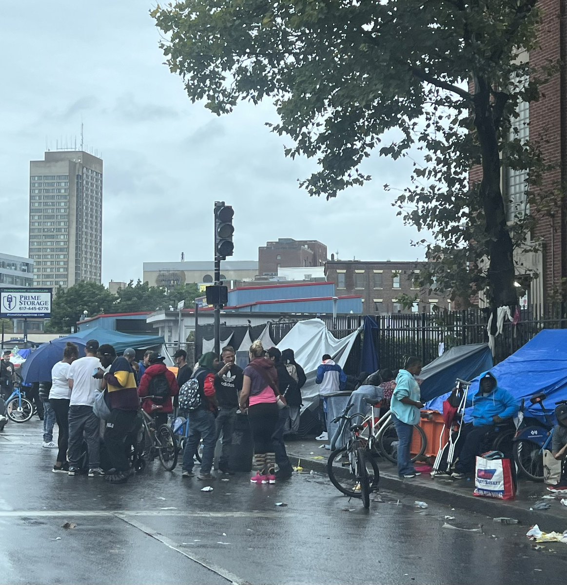 BosLeonRivera's tweet photo. Mass &amp; Cass right now. We need 24/7 outreach &amp; we need to get these dealers off the streets now. Whose taking action right now to address this? #Bospoli @MayorWu @TaniaDelRioS @juliaforboston @ErinforBoston @mfflaherty @Ruthzee @EdforBoston @StacoS https://t.co/c0w34GSdWY
