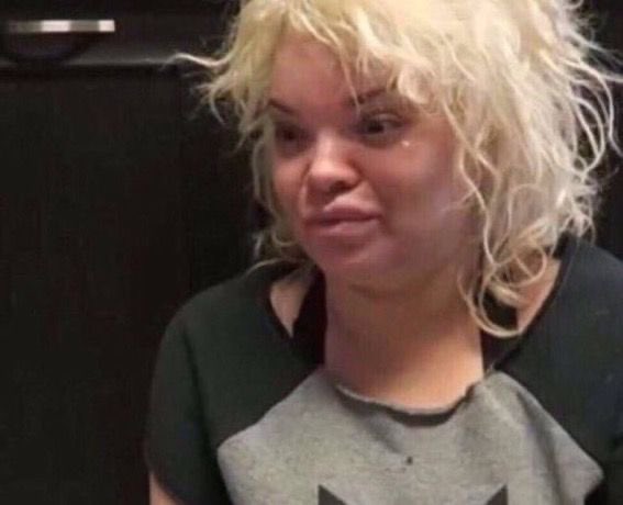 Me holding back tears while I decorate my island with non-modded items and it looking so…. Unslay