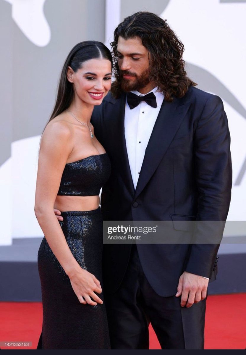 Yo no sobrevivo.... 
Madre mia... Qué bonito!! 😍
#ViolaComeIlMareVenecia79 
#CanYaman 
#FrancescaChillemi