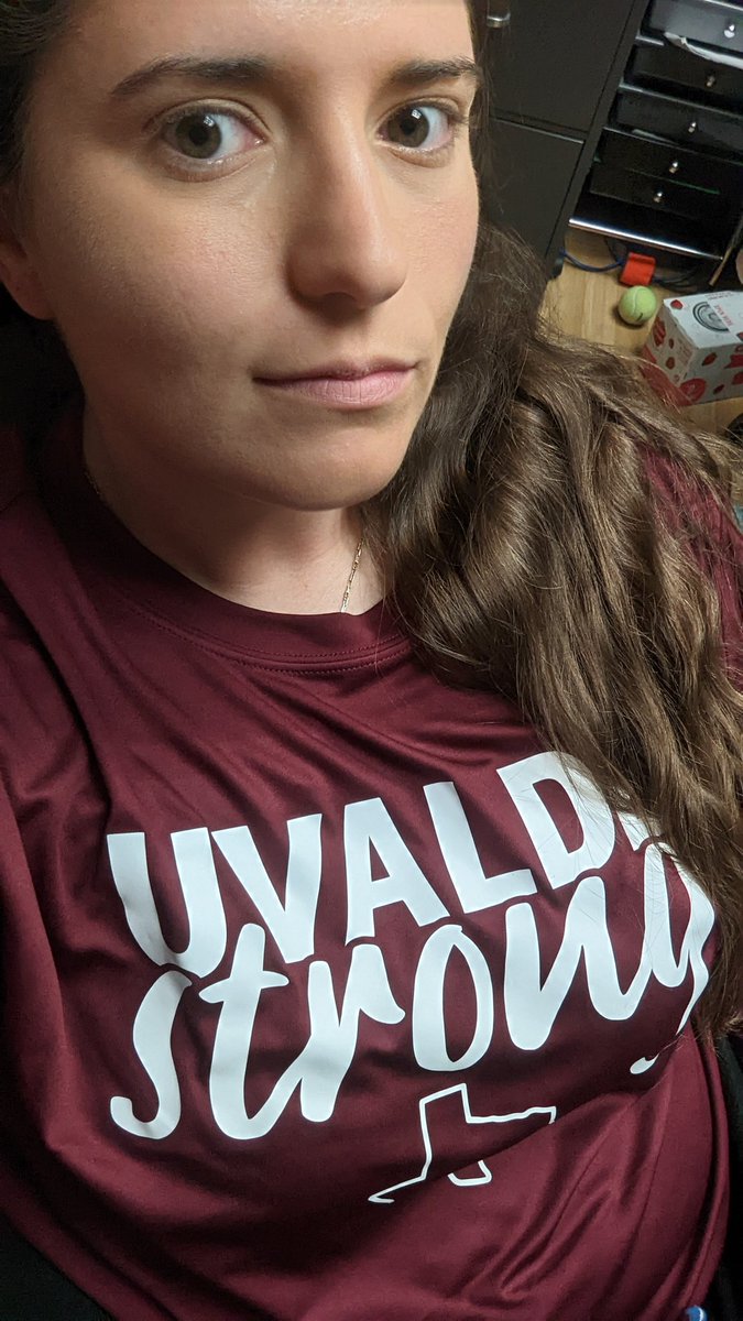 Geor_gna's tweet photo. #UvaldeStrong today I wear maroon to show my support for the community, family, and friends affected by the tragedy. My prayers are with you and together we will stand strong. #istandwithuvalde https://t.co/pNrarcxG0X