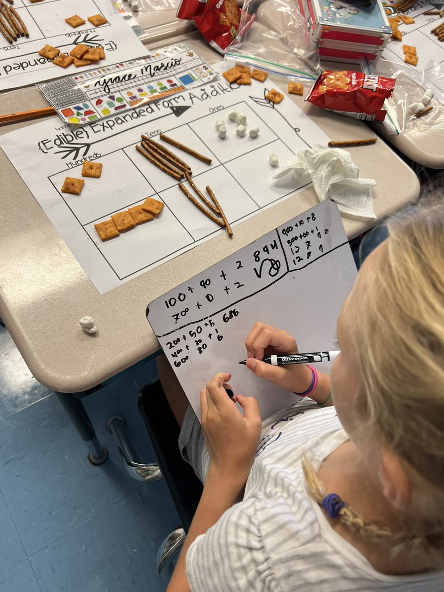 ms_xoshilthn's tweet photo. Third Grade teacher here! Reviewing place value and learning expanded form.  #math #thirdgrade #handson #learningalot https://t.co/6yAJLHM3Nq