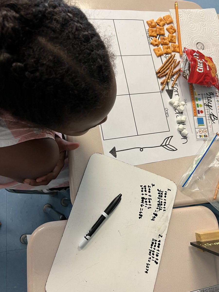 ms_xoshilthn's tweet photo. Third Grade teacher here! Reviewing place value and learning expanded form.  #math #thirdgrade #handson #learningalot https://t.co/6yAJLHM3Nq