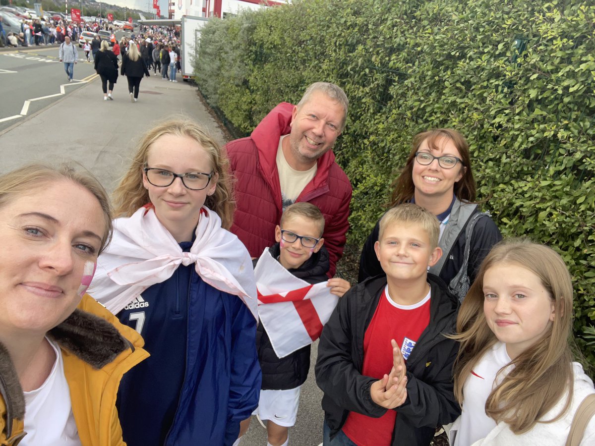 thewill_lady's tweet photo. @KillamarshDynam Proud to be watching @Mdawg1bright and the other #Lionesses tonight! https://t.co/b4Uey0xWlB