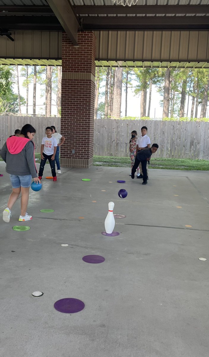 Overhand Throwing Happening at RPE! <a href="/HumbleISD_RPE/">River Pines Elementary</a> <a href="/HWagnerHumblePE/">Helen Wagner</a> <a href="/PrincipalRJDunn/">Rachel J. Dunn</a>
