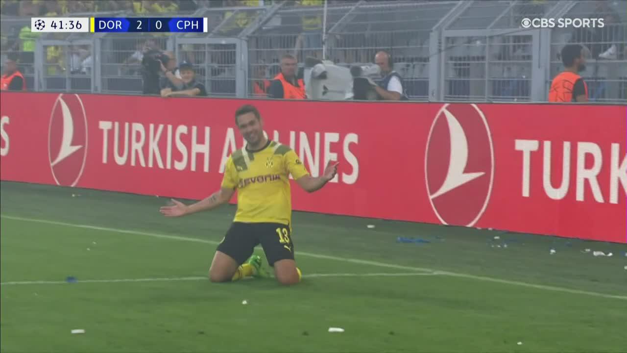 GIO REYNA SERVES IT UP. RAPHAËL GUERREIRO FINISHES IT. 🔥”