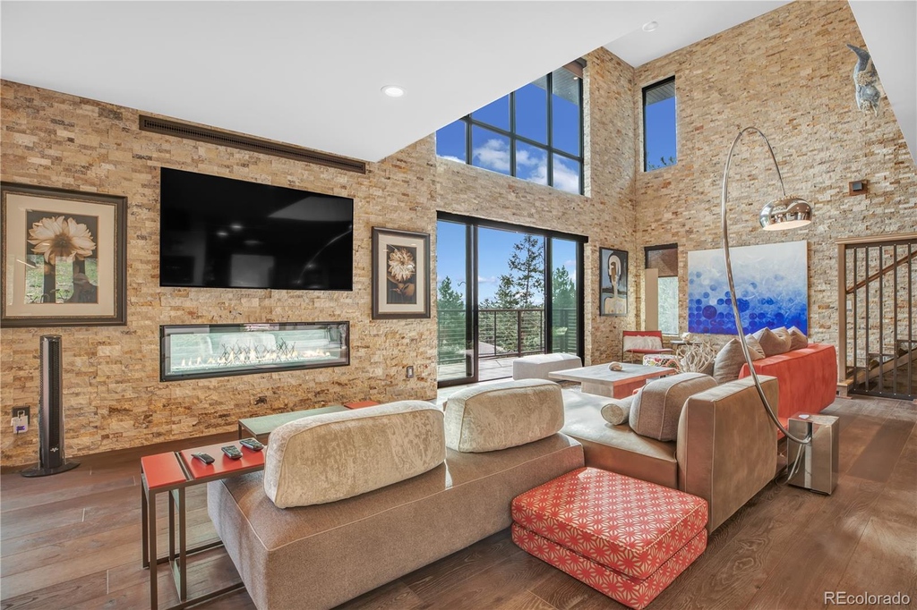 uniquehomeslux's tweet photo. Home of the Day! This #mountain #home beckons you from a quiet Cul-de-Sac street. The distinctive #architectural #style complements the natural setting. https://t.co/nBIdcHzFHU
-#Morrison, #CO
-4 Beds, 4 Baths
-5,659 Sqft
Presented by Rumaldo Ulibarri | 303-452-3300 #featuredhome https://t.co/0gfIbHxXYZ
